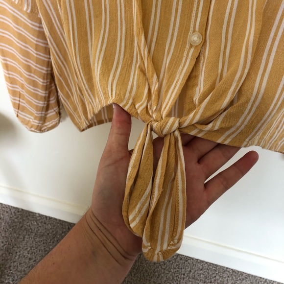 Summery American Eagle Button Down - Picture 3 of 6